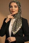 حجاب ساتان مطبوع Olive Wildness من يسرا