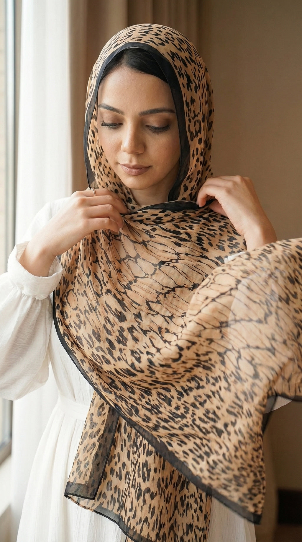حجاب ساتان مطبوع Dark Safari من يسرا