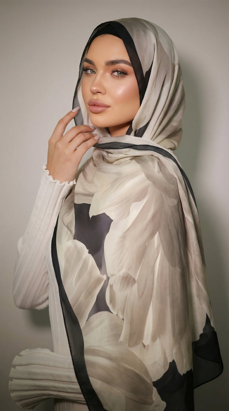 حجاب شيفون مطبوع Midnight Flora من يسرا
