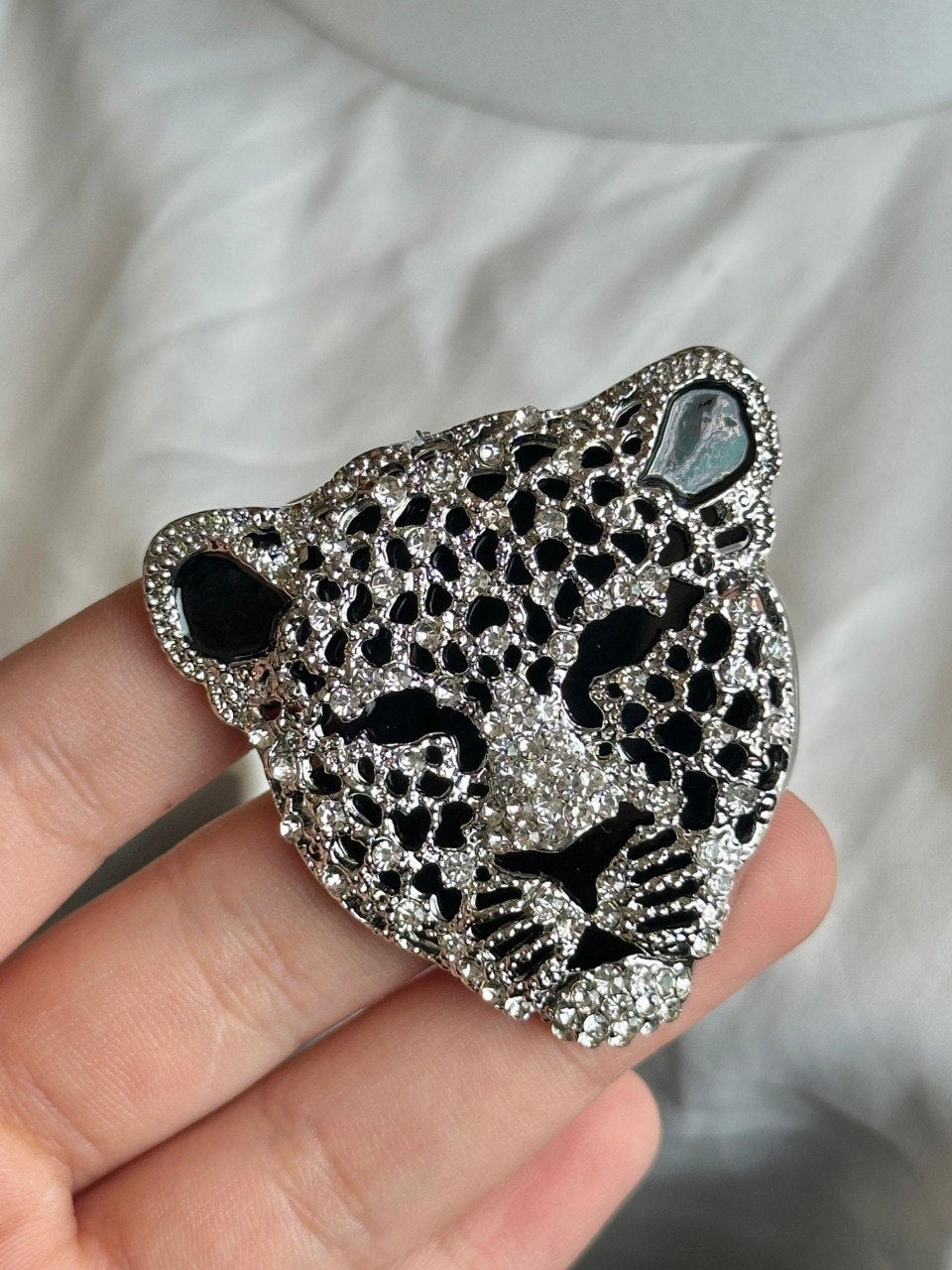Silver strass tiger face brooch
